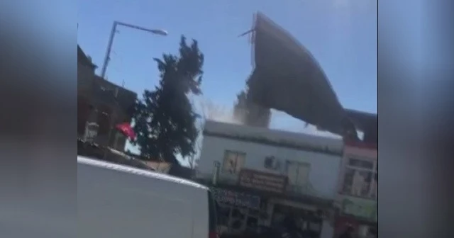 Şiddetli rüzgar çatıyı böyle uçurdu