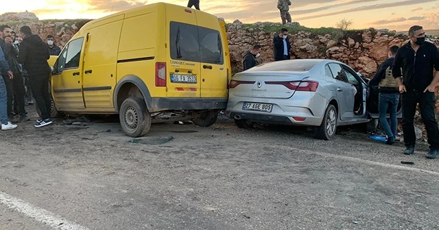 Şırnak'ta iki araç kafa kafaya çarpıştı