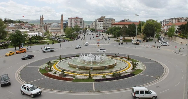 Sivas’ta korkutan hareketlilik: Maviden uzaklaşıyor