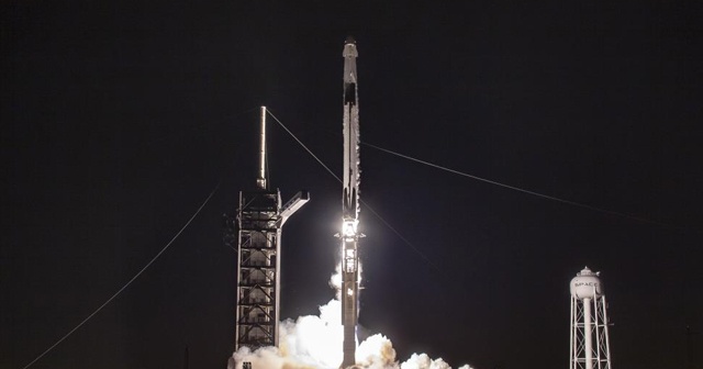 SpaceX, 60 uyduyu daha uzaya fırlattı