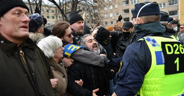 Stockholm&#039;de olaylı Covid-19 protestosu