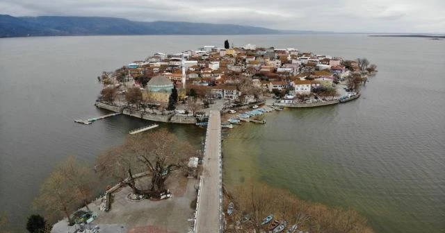 Sular yükseldi, tarihî köy yine ada oldu