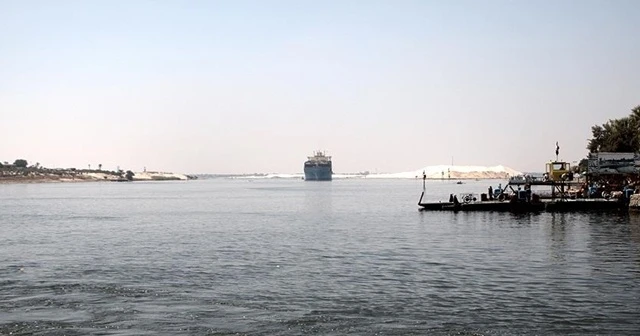 Süveyş Kanalı'nda yaşanan kaza deniz trafiğini durdurdu