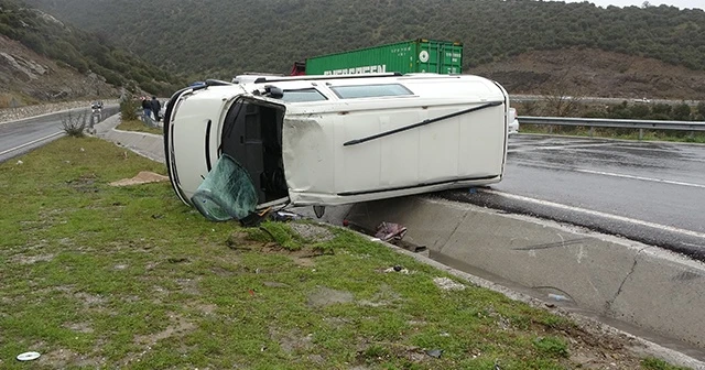 Ticari araç devrildi, biri çocuk 3 kişi yaralandı