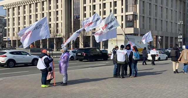 Ukrayna’da yeni karantina kararı protesto edildi