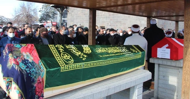 Uzman Çavuş Öztürk ve ailesi son yolculuğuna uğurlandı