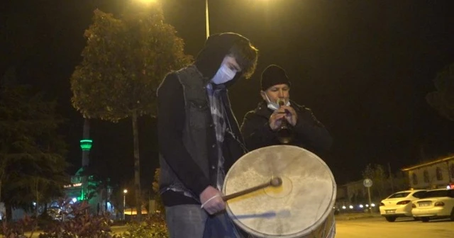 77 yıllık geleneği davul zurna eşliğinde “türkülerle” yaşatıyorlar