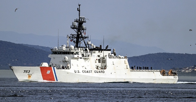 ABD sahil güvenlik gemisi &quot;USCGC Hamilton&quot; İstanbul Boğazı&#039;ndan geçti