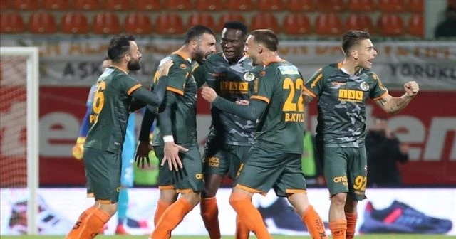 Alanyaspor&#039;dan müthiş geri dönüş!