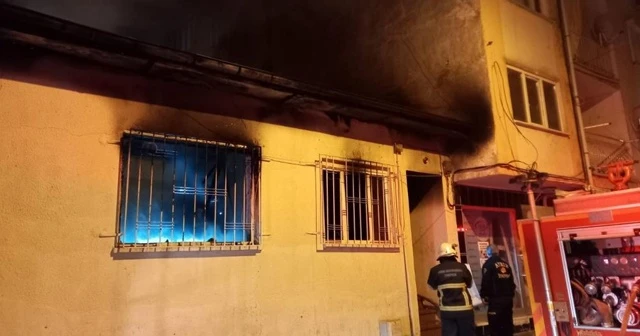 Alevlerin ortasında kalan yaşlı kadın hastaneye kaldırıldı