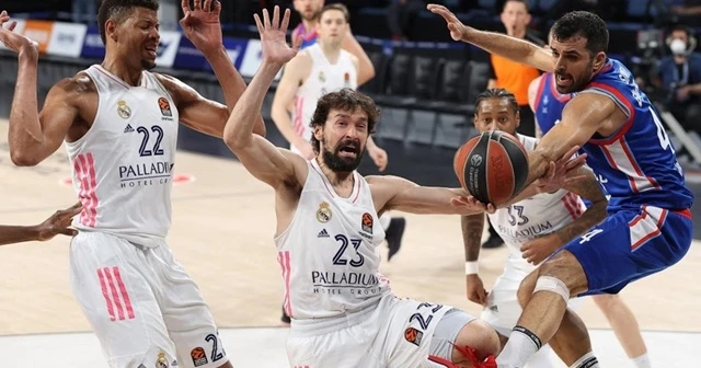 Anadolu Efes, Real Madrid&#039;i devirdi