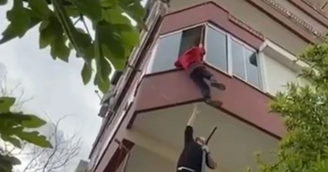 Anahtarı içeride unutan gencin tehlikeli eve giriş yöntemi