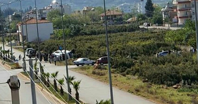 Antalya&#039;da servis minibüsü ile otomobil çarpıştı