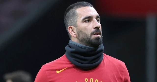 Arda Turan: Kırmızı kart yok, yer çekiminden dolayı olmuş