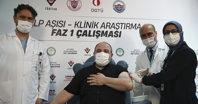 Bakan Mustafa Varank yerli aşı oldu