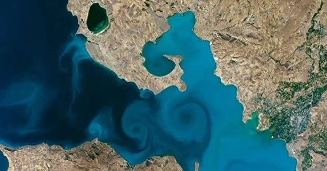 Bakan Soylu, NASA yarışmasındaki Van Gölü fotoğrafı için destek çağrısında bulundu