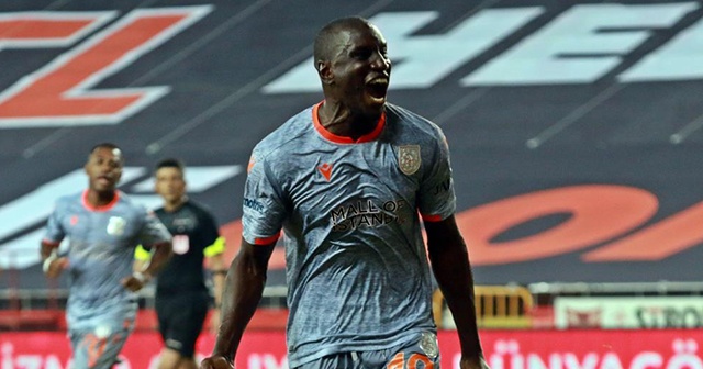 Başakşehir&#039;de Demba Ba&#039;nın sözleşmesi feshedildi