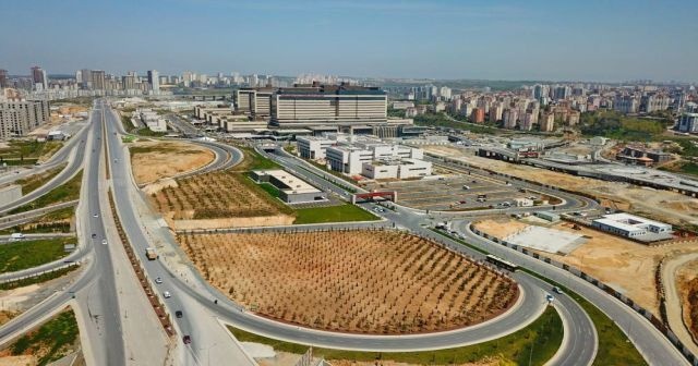 Başakşehir’de sakura ağaçları çiçek açtı