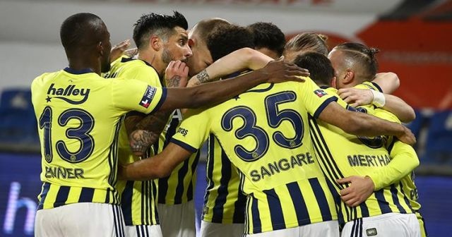 Başakşehir sahasında Fenerbahçe&#039;ye 2-1 mağlup oldu