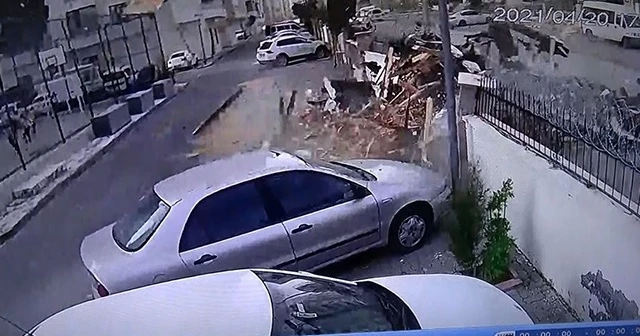 Çatı çocukların oynadığı sahanın üzerine düştü
