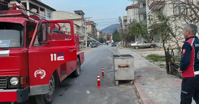 Çöp konteynırı yandı, muhtar sitem etti