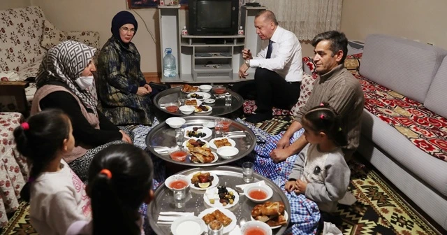 Cumhurbaşkanı Erdoğan bir vatandaşın evinde iftar yaptı