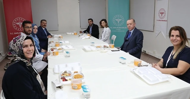 Cumhurbaşkanı Erdoğan, sağlık çalışanlarıyla iftar yaptı