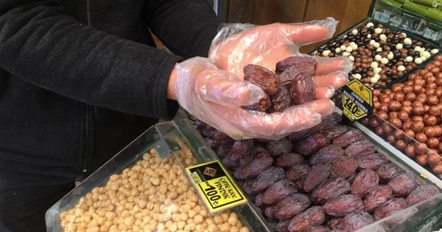 Eminönü’nde en pahalı hurmanın tanesi 5 TL