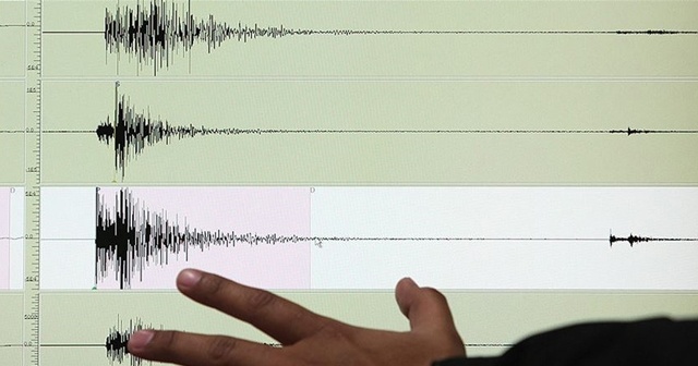 Endonezya&#039;da 6,4 büyüklüğünde deprem