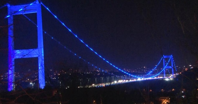 Fatih Sultan Mehmet Köprüsü &quot;Dünya Otizm Farkındalık&quot; gününde maviye büründü