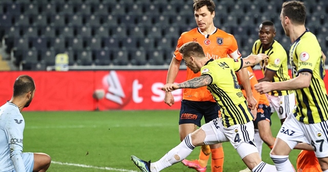 Fenerbahçe, deplasmanda Başakşehir&#039;e üstünlük kurmakta güçlük çekiyor