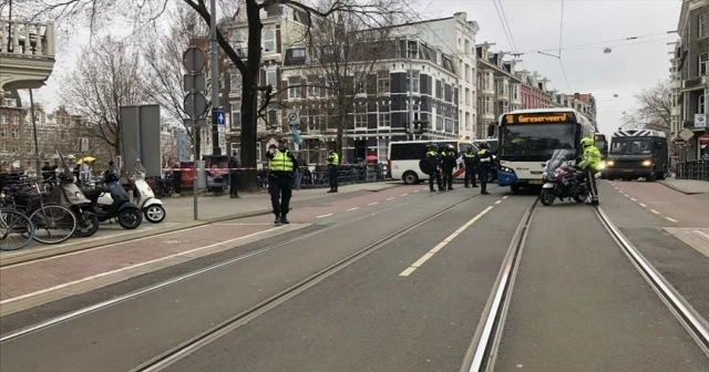 Hollanda&#039;da hükümet 5 aşamalı Kovid-19 kısıtlamalarının gevşetilmesi planını açıkladı