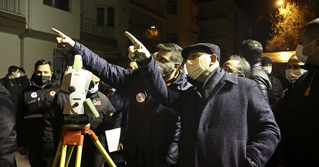 İçişleri Bakanı Soylu, yıkımı süren binanın çevresinde incelemelerde bulundu