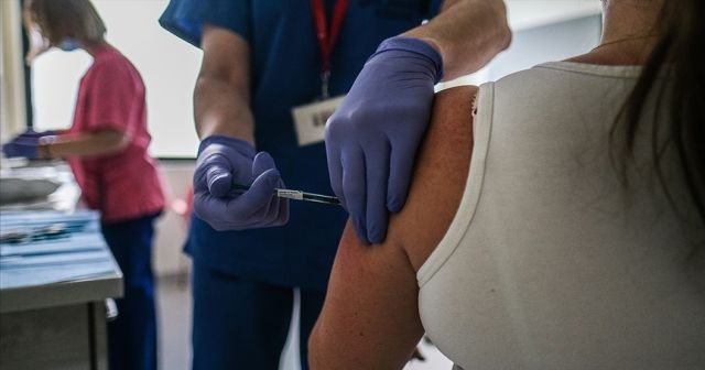 İngiltere&#039;de AstraZeneca aşısının uygulandığı 7 kişi hayatını kaybetti