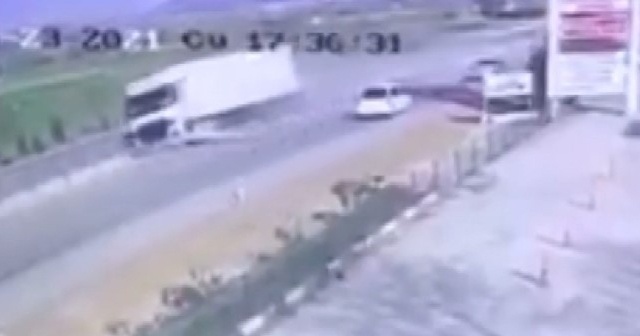 Isparta’da tırın lastiği patladı, faciadan dönüldü