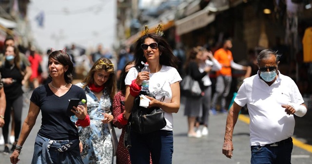 İsrail’de açık alanlarda maske takma zorunluluğu kaldırıldı