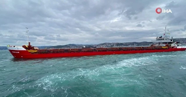 İstanbul Boğazı&#039;nda korkutan gemi arızası