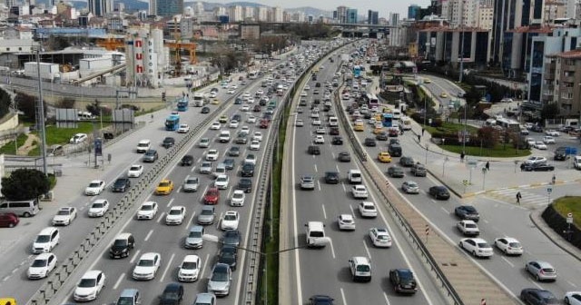 İstanbul’da hafta sonu kısıtlaması öncesi trafik yüzde 70&#039;e ulaştı