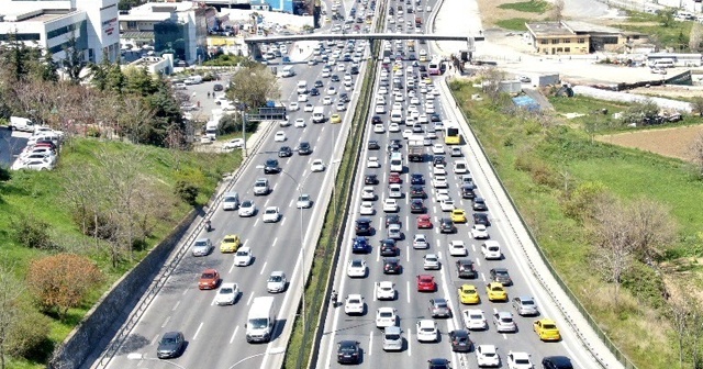 İstanbul&#039;da kısıtlama öncesi trafik başladı