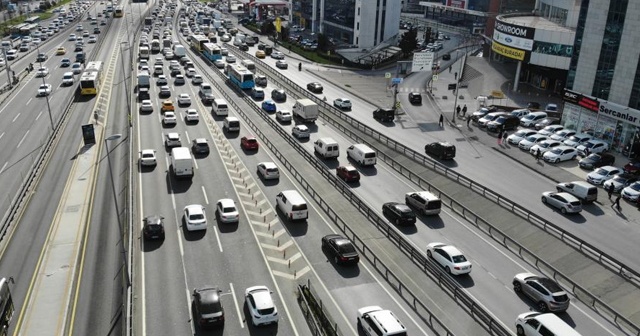 İstanbul’da kısıtlama öncesi trafik yoğunluğu