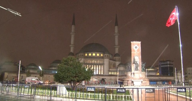 İstanbul&#039;da sağanak yağış etkili oluyor