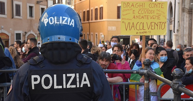 İtalya&#039;da esnaf Kovid-19 tedbirlerini protesto etti