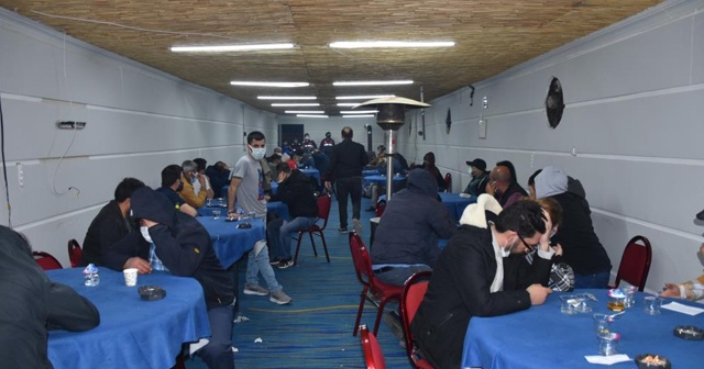 İzmir’de jandarmadan çiftlik evine kumar baskını