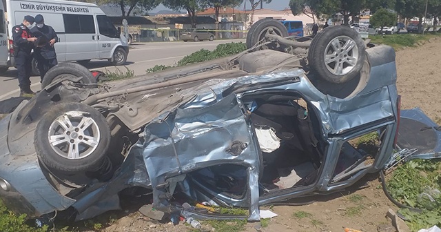 İzmir’de süt kamyonu ile hafif ticari araç çapıştı