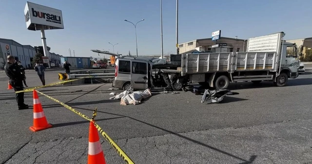 Kayseri&#039;de feci kaza: 2 ölü, 1 yaralı