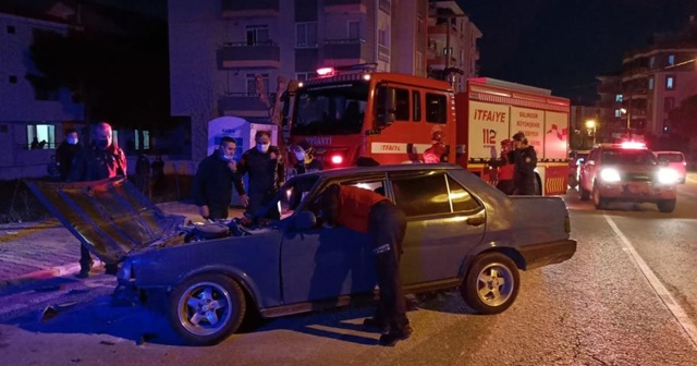 Kaza yapan araç alev aldı, sürücünün imdadına polis yetişti