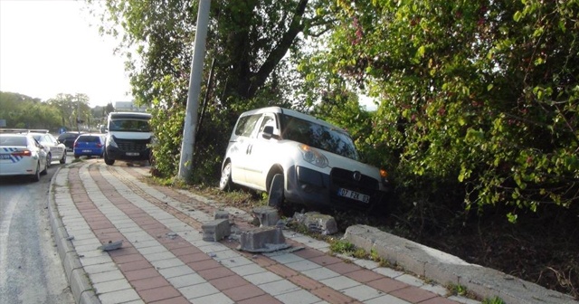 Kaza yapan sürücü aracı bırakıp kaçtı