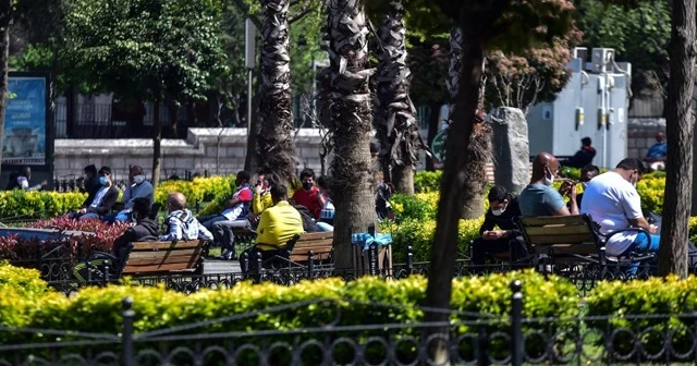 Kısıtlamaya uymayanlar parkları doldurdu