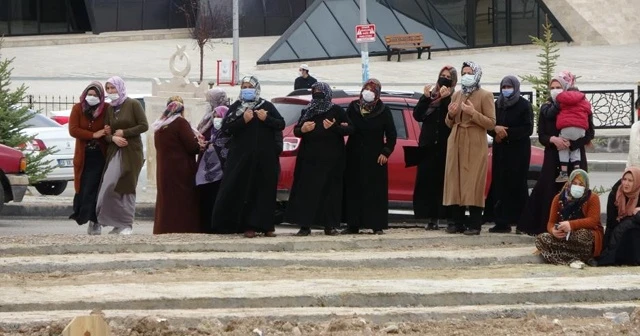 Kocası tarafından öldürülen kadın gözyaşları içerisinde defnedildi