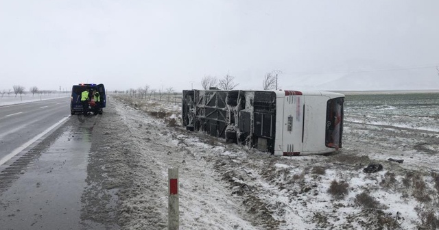 Konya ‘da 2 tur otobüsü kaza yaptı: 1 ölü, 40’dan fazla yaralı